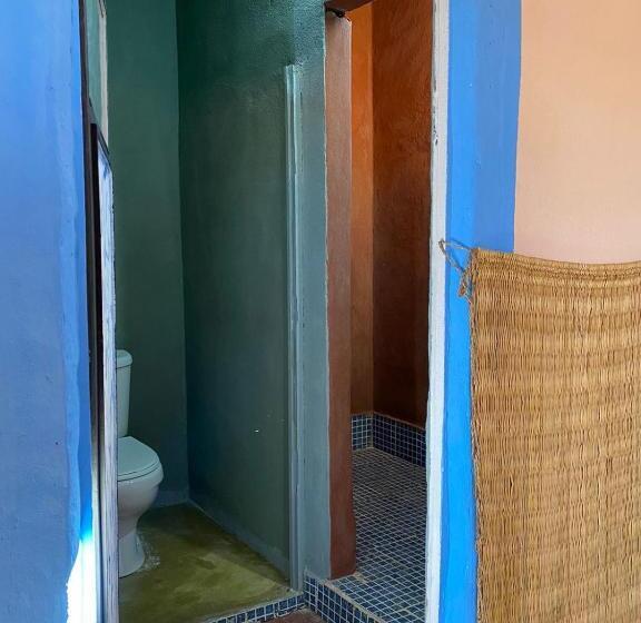 اتاق استاندارد سه نفره, Les Cavaliers Chez Yassine