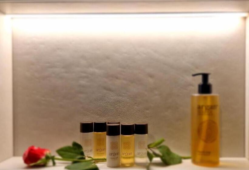 غرفة قياسية مزوَّدة بتراس, B&b La Paganina