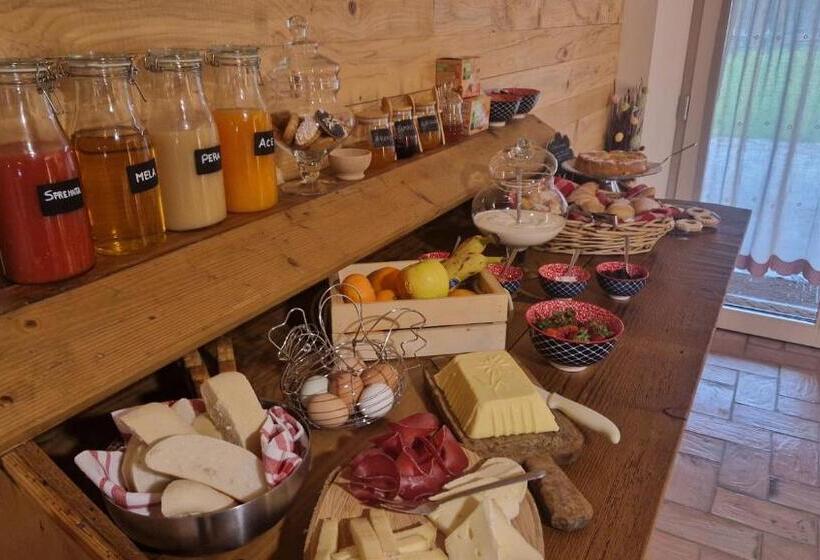 غرفة قياسية ثلاثية مزودة بتراس, B&b La Paganina