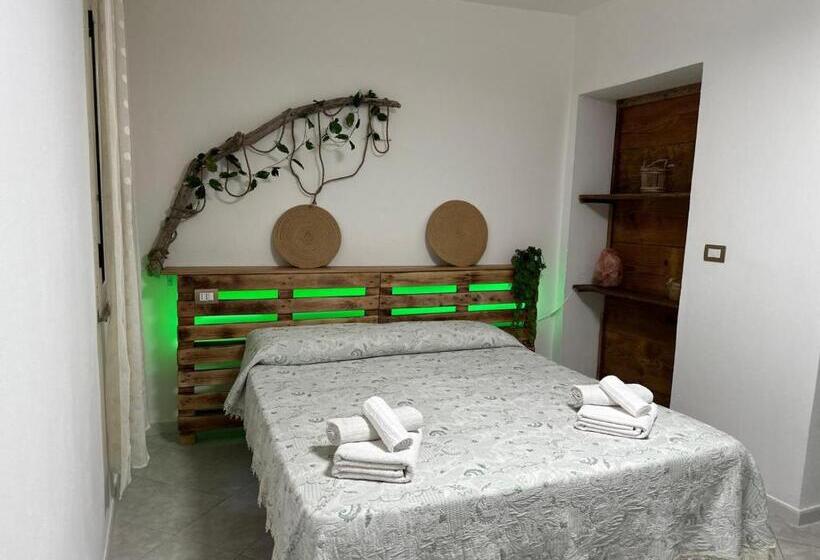 四人标准间, The Magic Stone