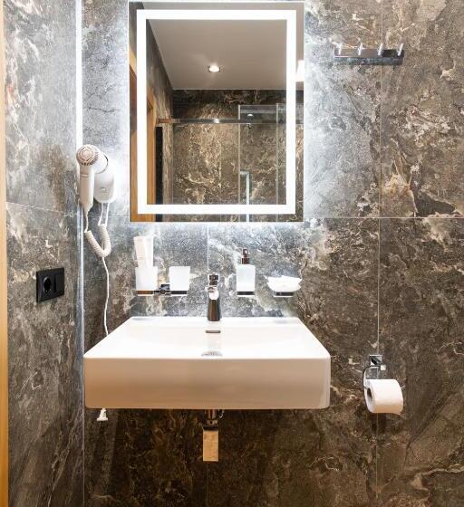 اتاق استاندارد, Summit