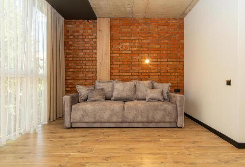 اتاق لوکس سه تخته, Summit