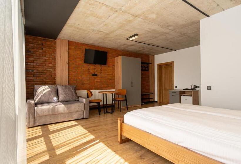 اتاق لوکس سه تخته, Summit