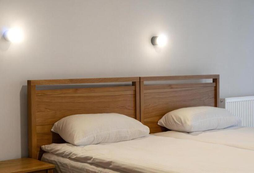 اتاق لوکس سه تخته, Summit