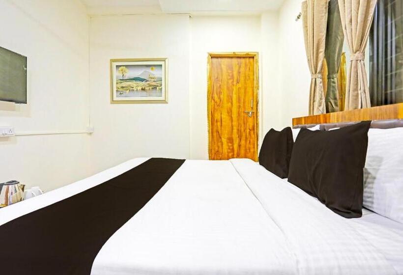 اتاق کلاسیک سه تخته, O Pritesh Onyx