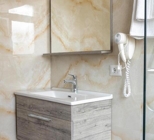 חדר משפחתי, Amh Hotel Durres