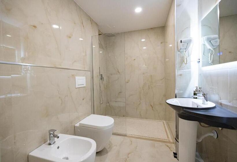 חדר סופריור לשלושה, Green Boutique