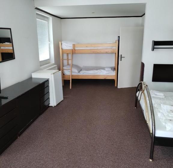 四人标准间, Na Pláži