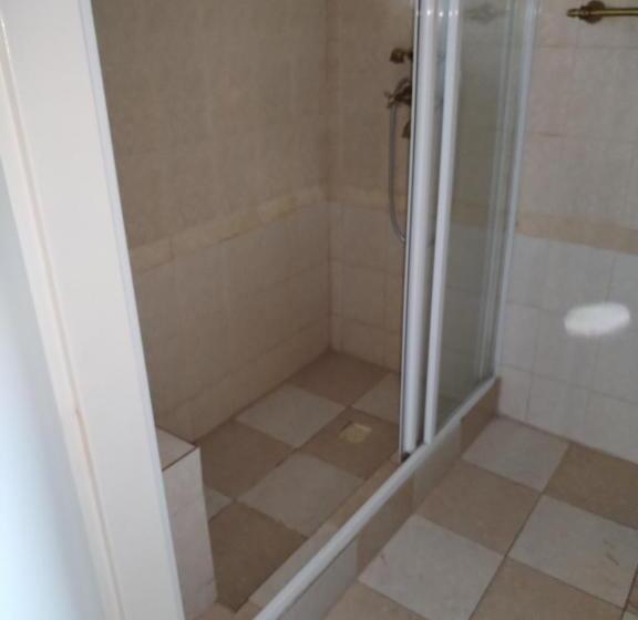 标准三人间, Na Pláži