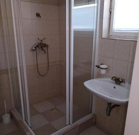 家庭间, Na Pláži