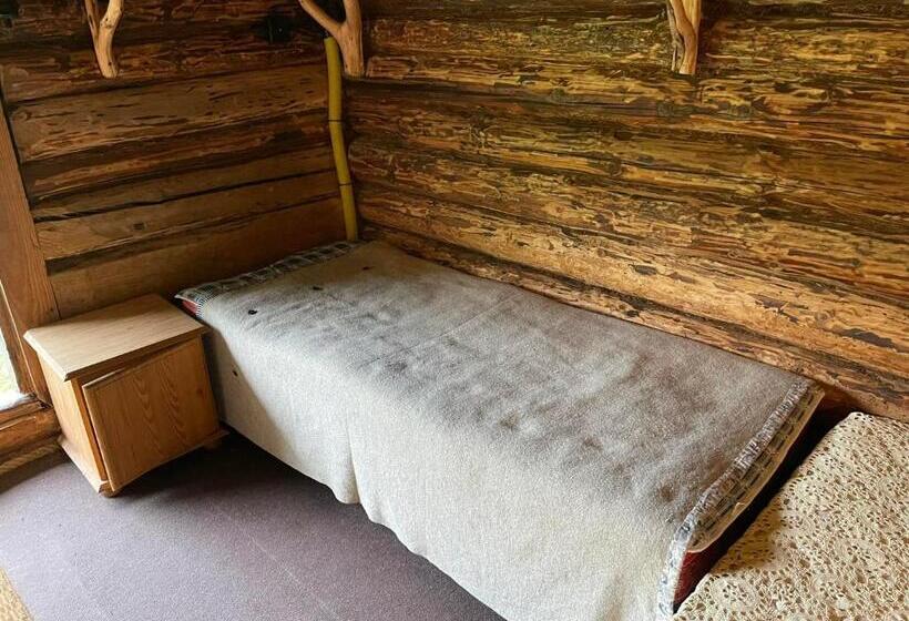 اتاق ساده سه‌ نفره, Tammemäe Ait