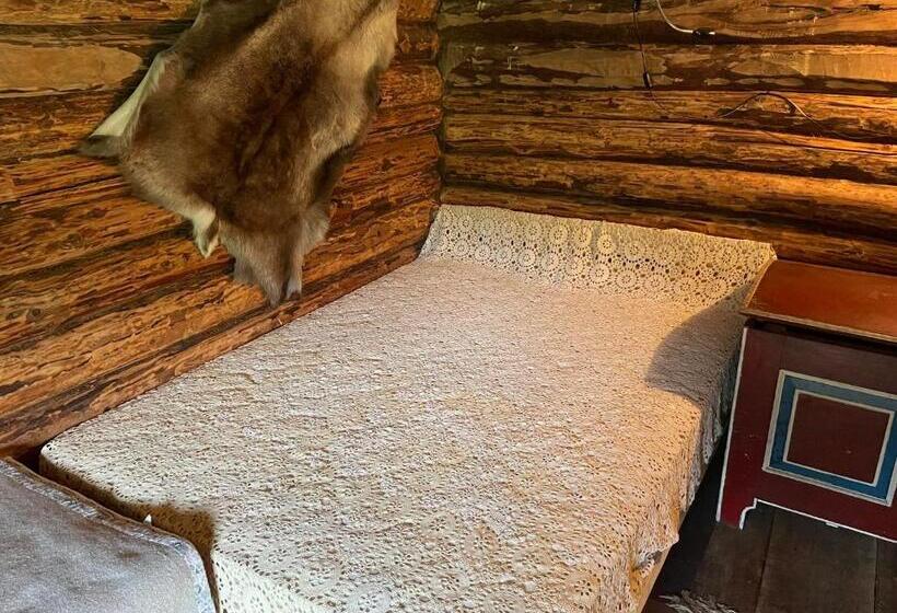 اتاق ساده سه‌ نفره, Tammemäe Ait