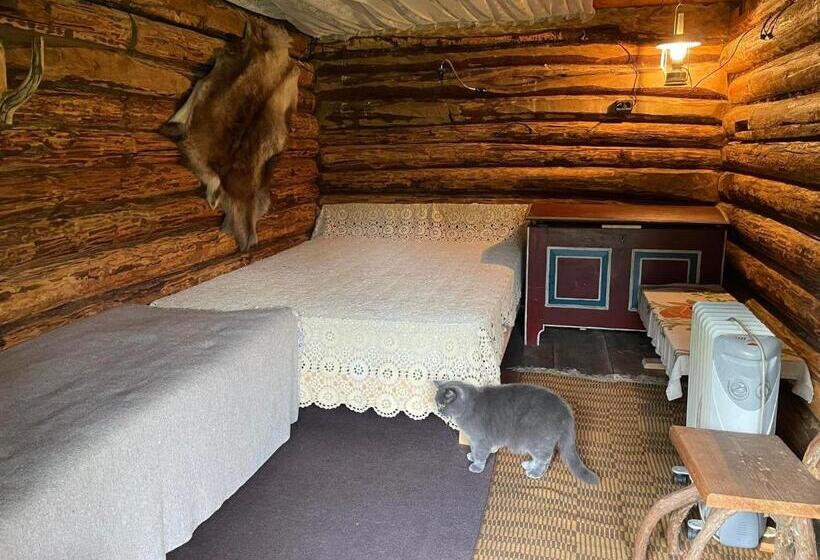 اتاق ساده سه‌ نفره, Tammemäe Ait