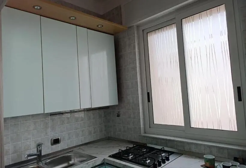 デラックスルーム, Luca S House