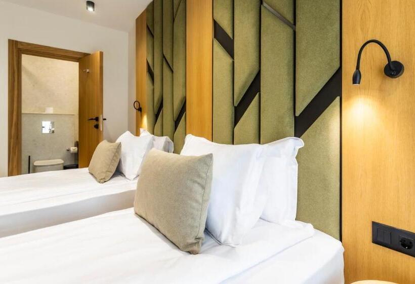 2 Bedroom Apartment with Views, Natura All Seasons Boutique