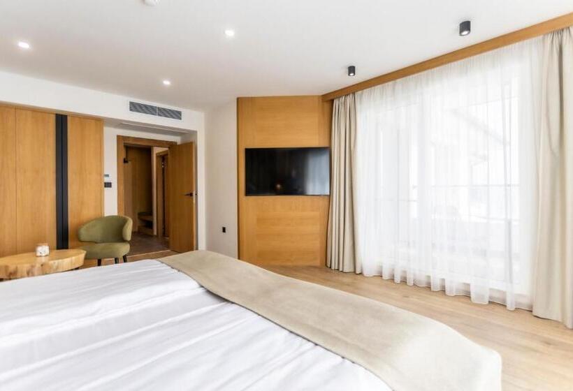 2 Bedroom Apartment with Views, Natura All Seasons Boutique