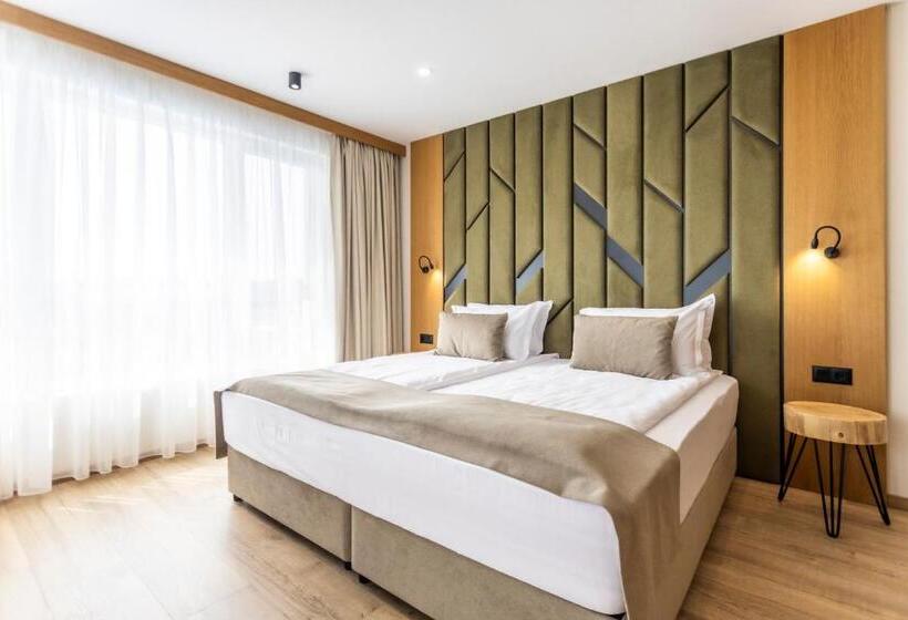 2 Bedroom Apartment with Views, Natura All Seasons Boutique