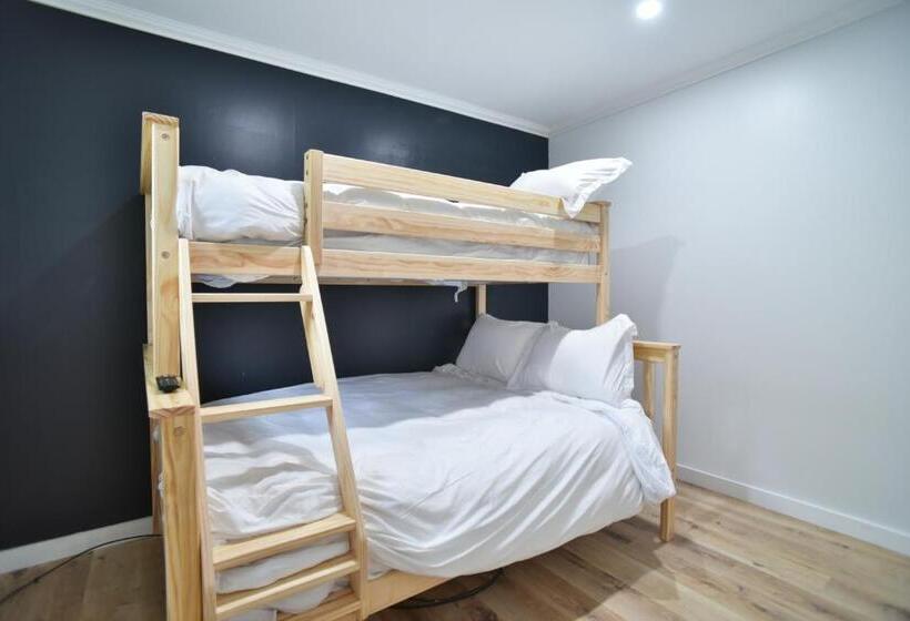 סוויטה משפחתית, Showboat