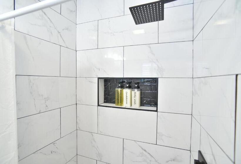 סוויטה משפחתית, Showboat