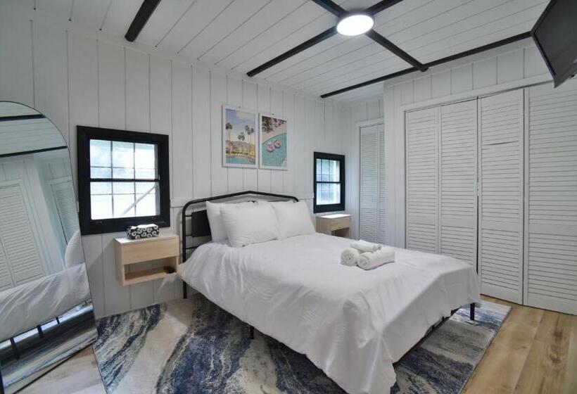 1 Bedroom Apartment Lake View, Showboat