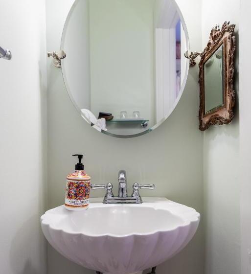 سوییت لوکس, Central Park Bed & Breakfast