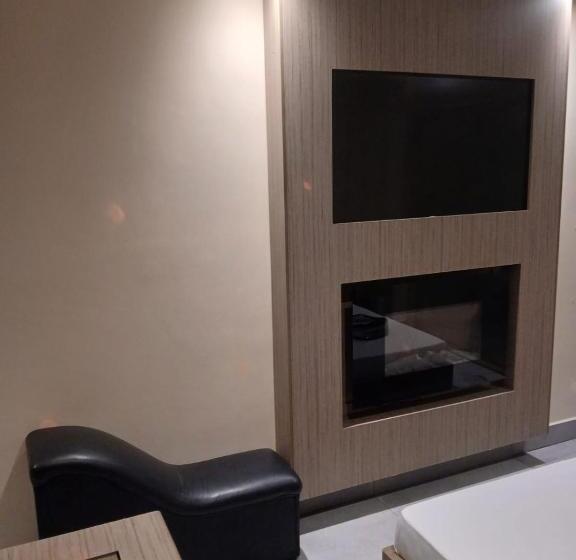 ハイドロマッサージバス付きスイート, Deslize Motel 5