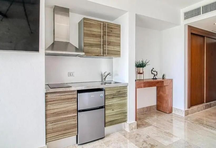 Standard-studio, La Amada Ph03m Estudio Torre E