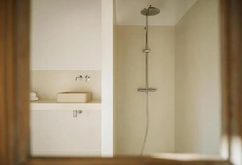 Camera Familiare, L Annexe Singulière