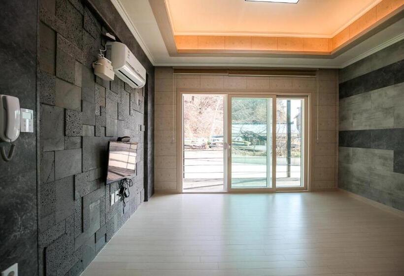 Семейный Номер, Pohang Yangpodeungdae Pensyeon