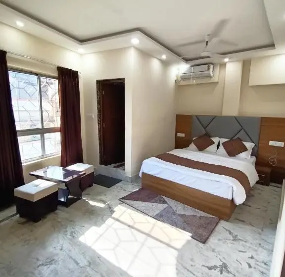 トリプルクラシックルーム, Super Oyo Hotel Danish Dreamstay