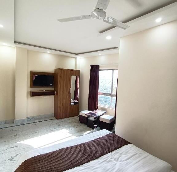 חדר קלאסי לשלושה, Super Oyo Hotel Danish Dreamstay