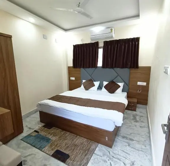 デラックストリプルルーム, Super Oyo Hotel Danish Dreamstay