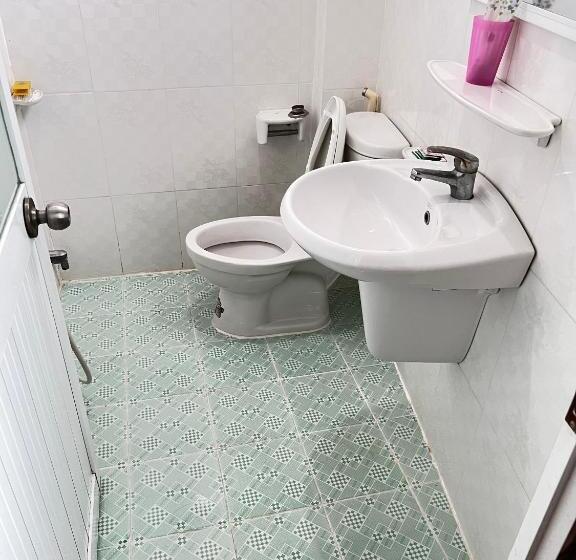 اتاق خانوادگی, Gia Tú