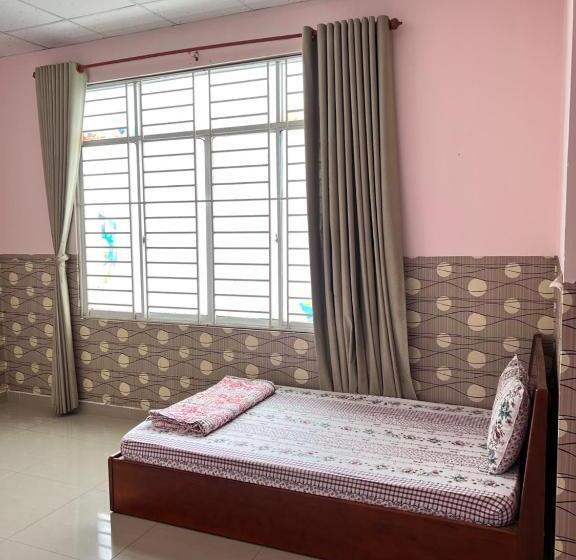 اتاق استاندارد, Gia Tú