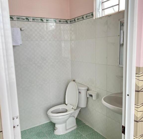 اتاق استاندارد, Gia Tú