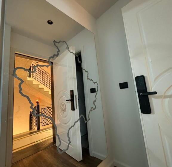 带大床的复式套间, Boutique Hotel Empire Of Martin