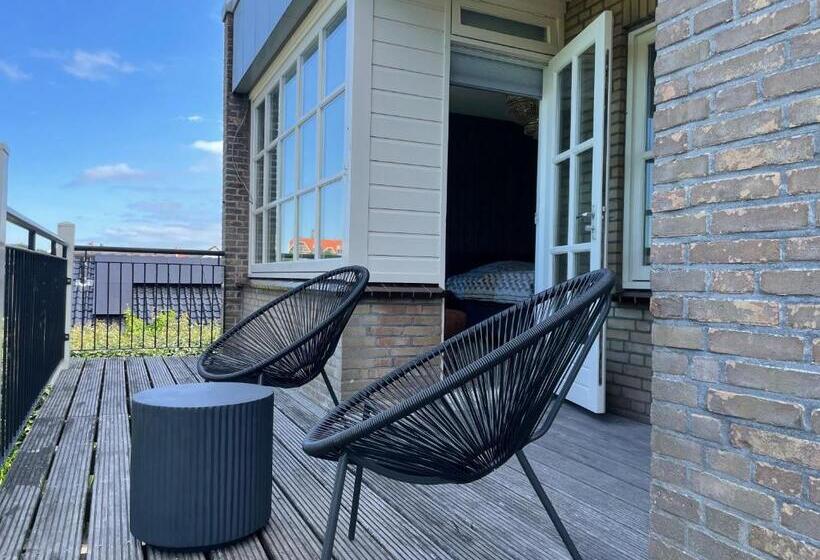 اتاق لوکس با بالکن, Droomvakanties Egmond B&b Nummer 8