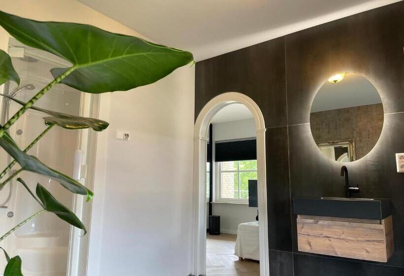 اتاق لوکس با بالکن, Droomvakanties Egmond B&b Nummer 8