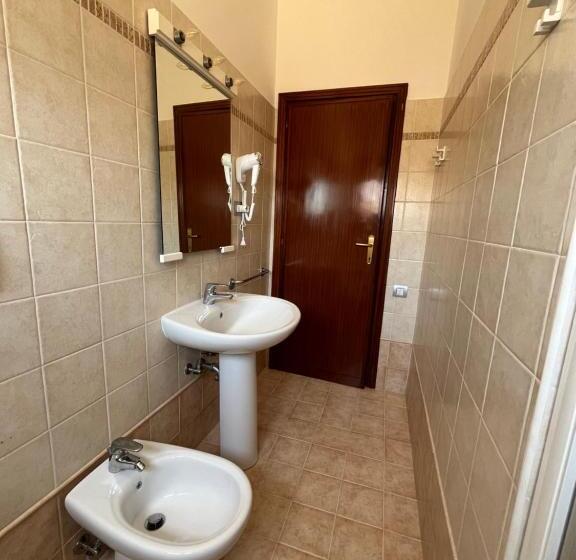 غرفة قياسية فردية, Tc