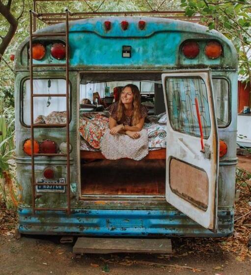 غرفة قياسية ثلاثية مطلة علي الحديقة, Rainbow Caravan Hostel