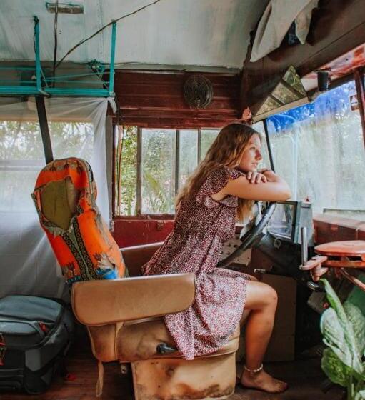 스탠다드 트리플 룸 가든 전망, Rainbow Caravan Hostel