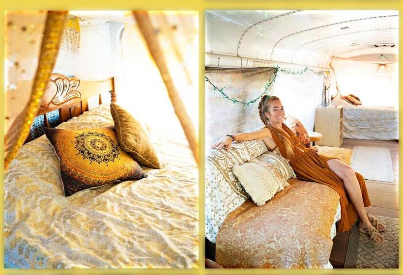 غرفة قياسية رباعية مطلة على الحديقة, Rainbow Caravan Hostel