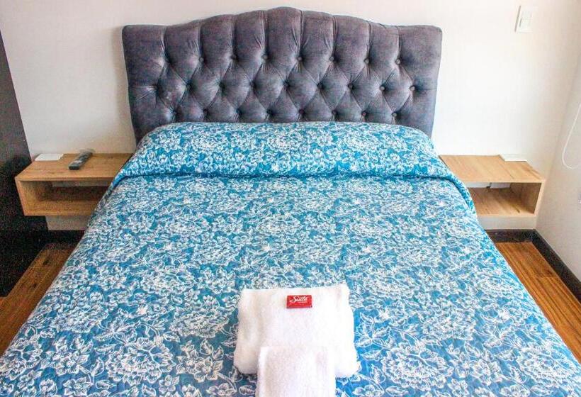 Deluxe Zimmer, Holly