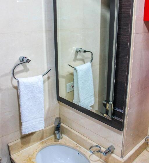 Deluxe Zimmer, Holly