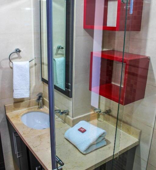 Deluxe Zimmer, Holly