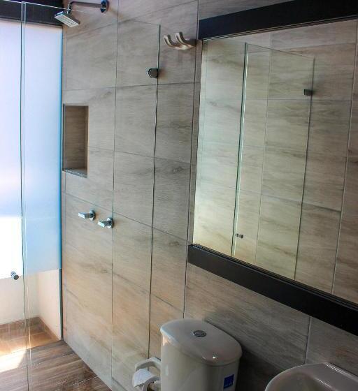 4 Bett Deluxe Zimmer, Holly