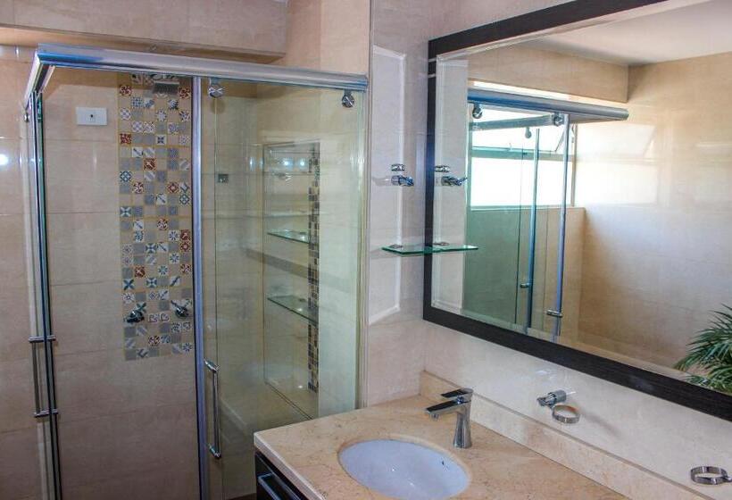 4 Bett Deluxe Zimmer, Holly