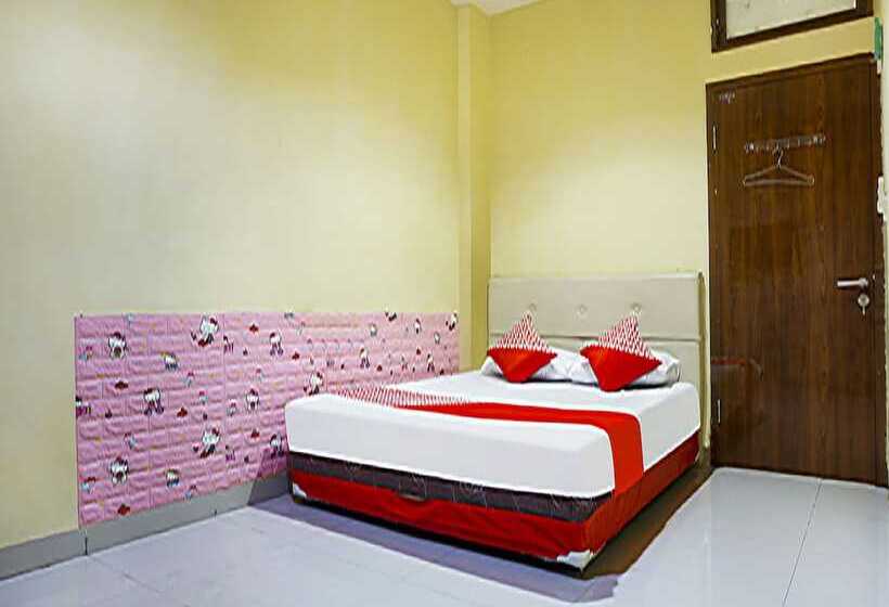 Quarto Deluxe, Oyo 91182 Kos Ta Homestay Makassar