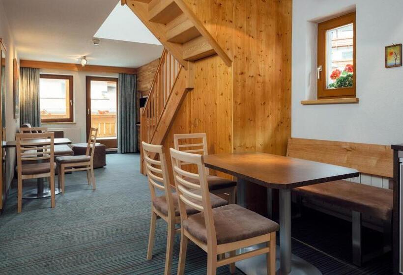 דירת שני חדרים, Restaurant Claudia