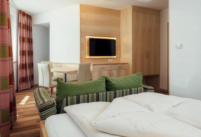 סטודיו סטנדרטי נוף לגינה, Restaurant Claudia